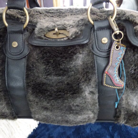 TAMARIS GOTH FAUX FUR LARGE HANDBAG WITH COMPARTMENTS AND TARTAN CHECK LINING - Picture 2 of 13